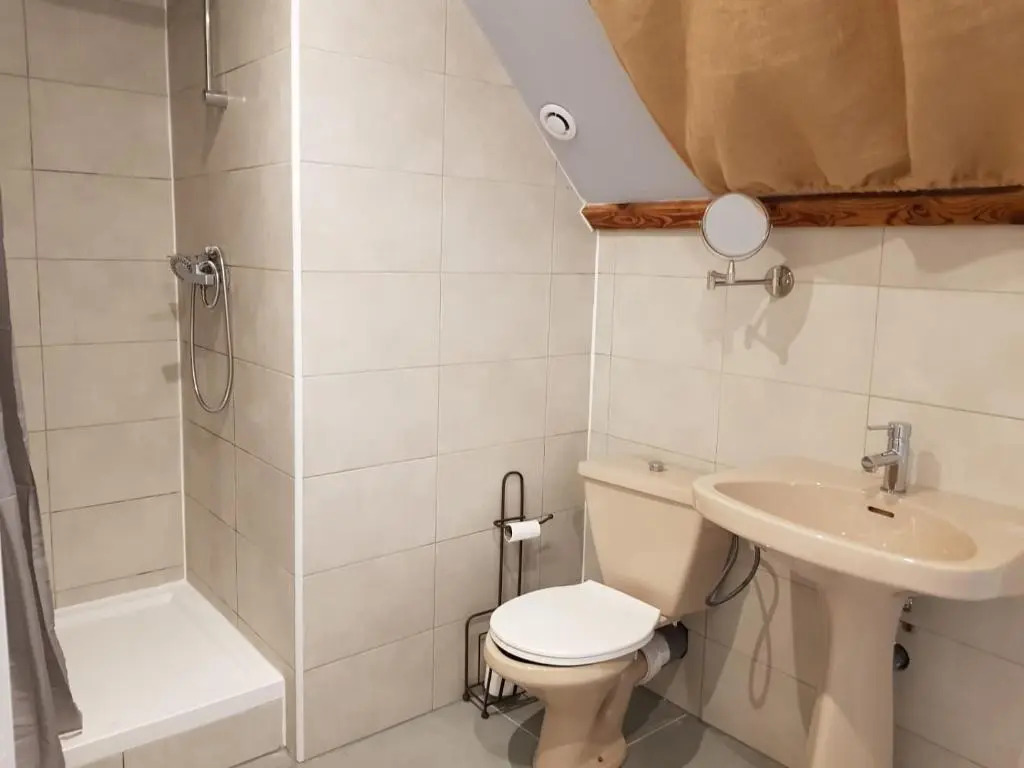 COSY ROOM + BREAKFAST 20 mn from EPERNAY