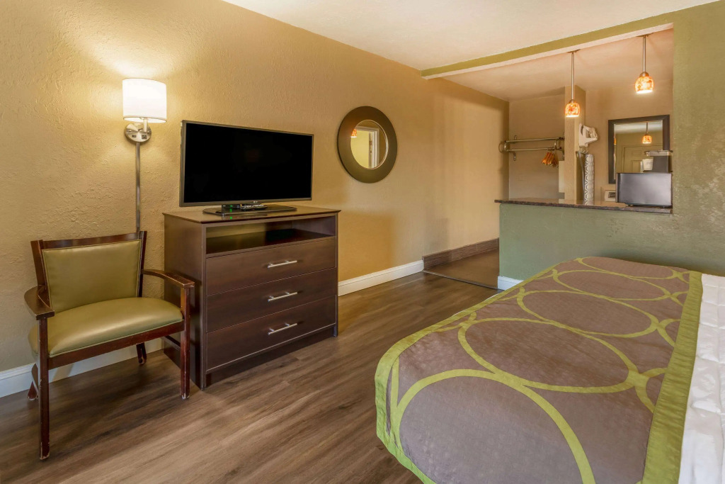 Super 8 by Wyndham NAU/Downtown Conference Center