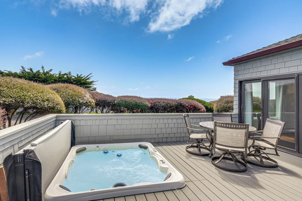Dog-friendly Haven w/ Stunning Views in Bodega Bay