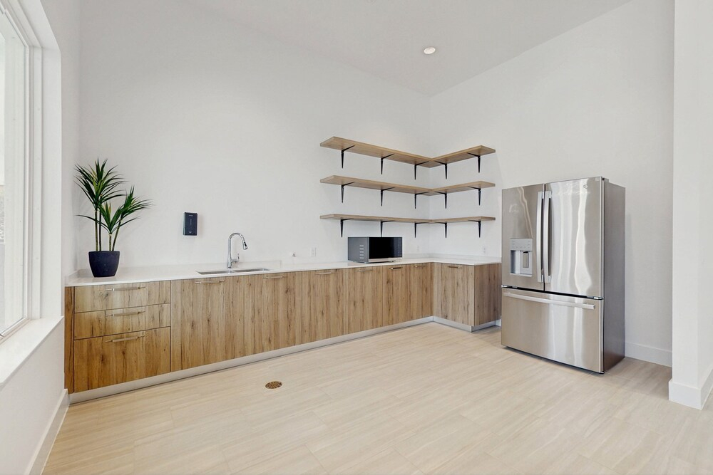 Dog-friendly Radiant & Modern Townhome With Private Pool, Patio, AC, & W/D