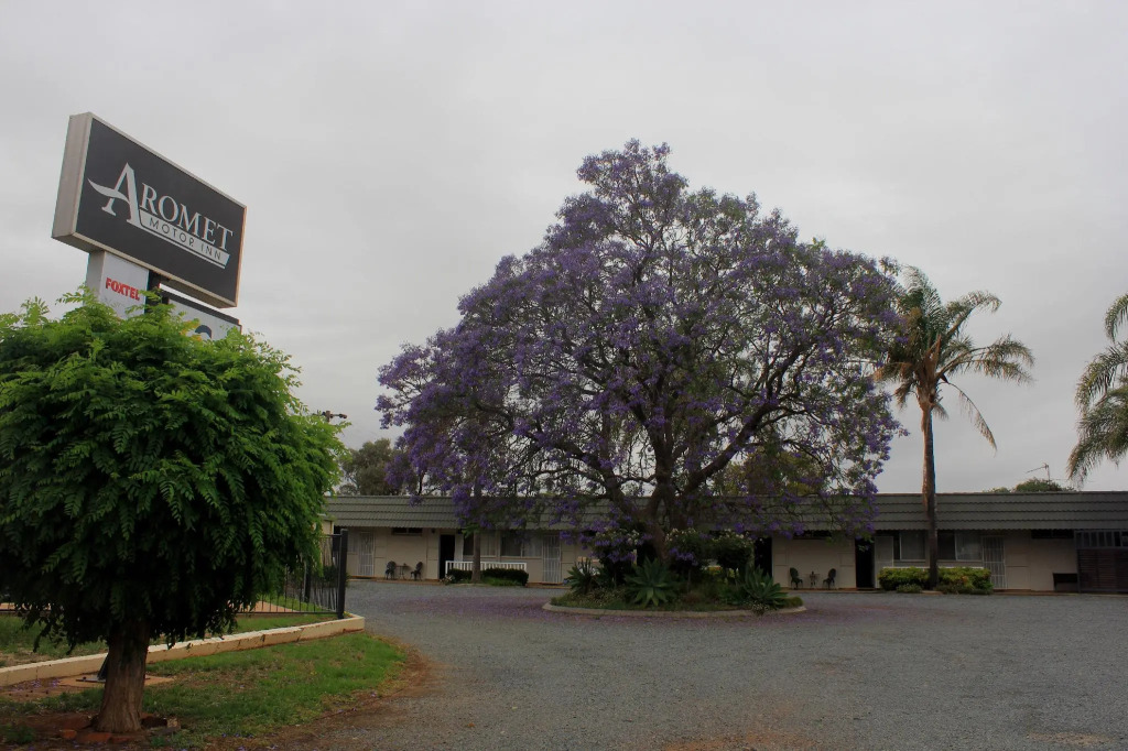 Aromet Motor Inn
