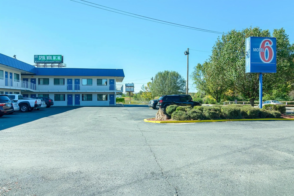 Motel 6-Russellville, AR