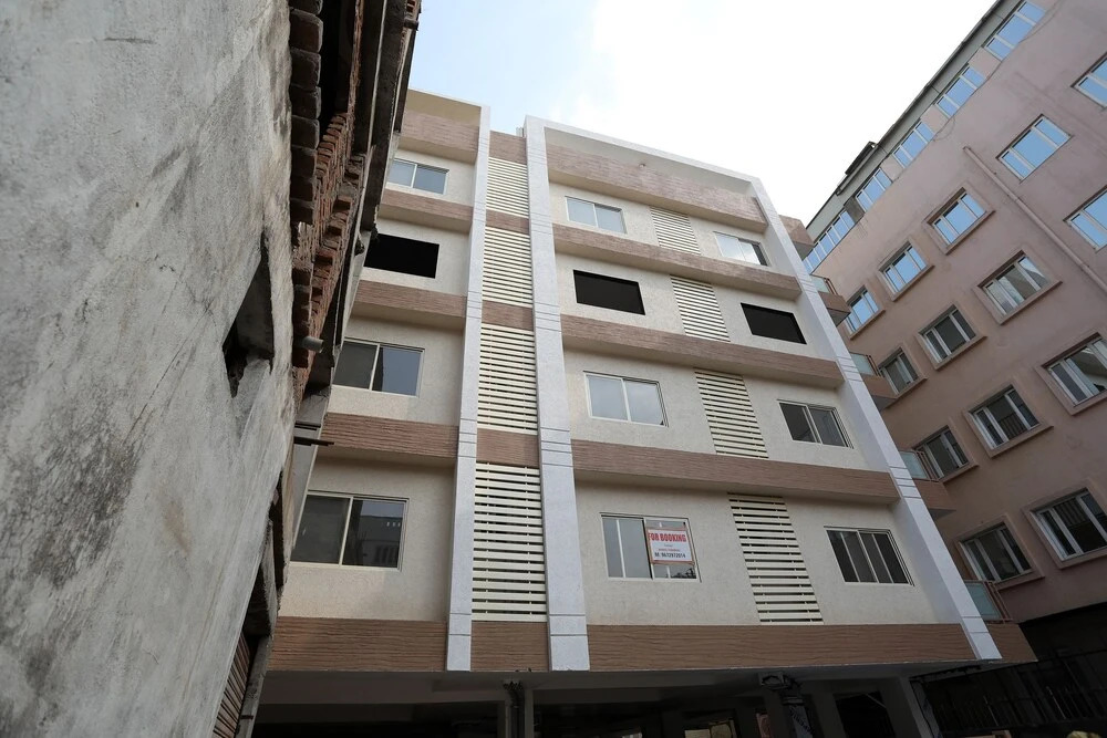 OYO 10066 Home Modern 3BHK Gulab Bagh