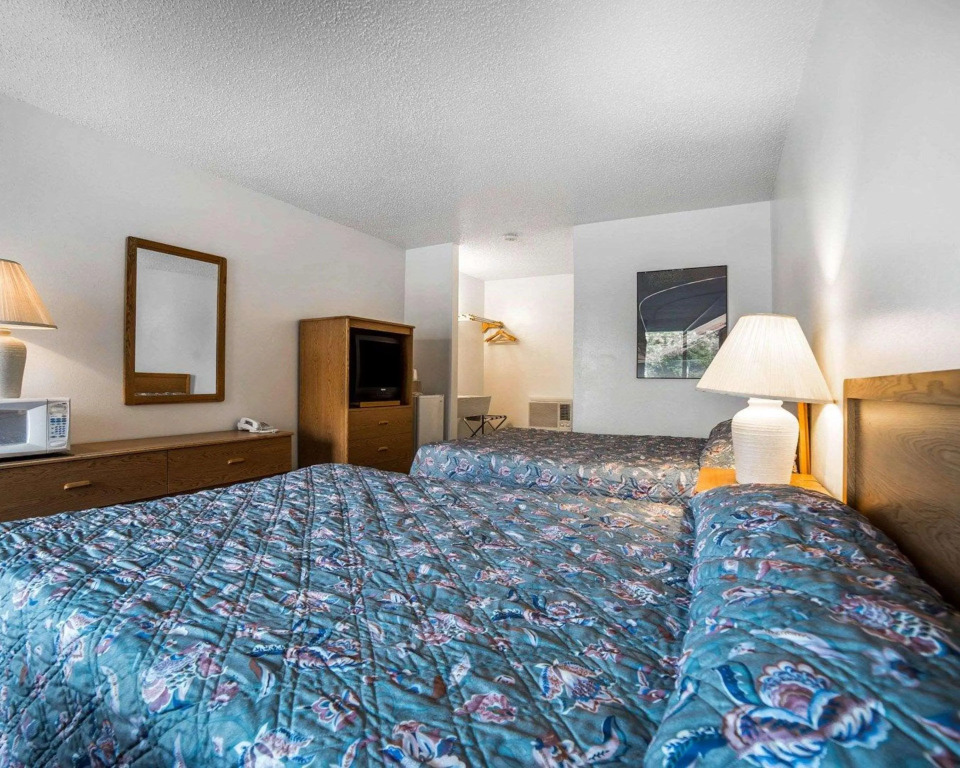Rodeway Inn & Suites