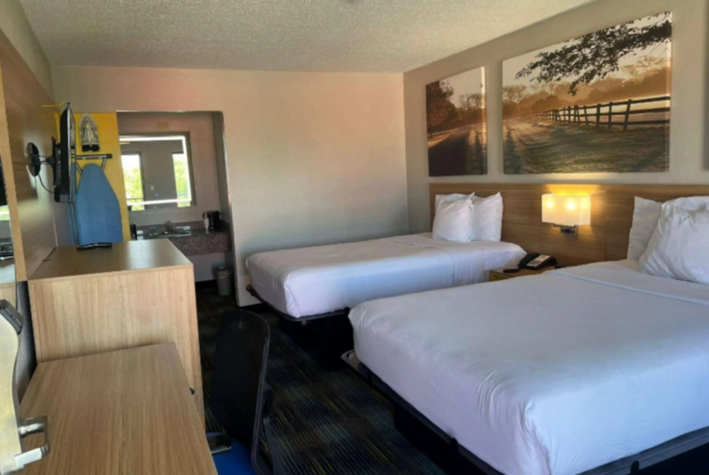 Days Inn & Suites by Wyndham Mobile