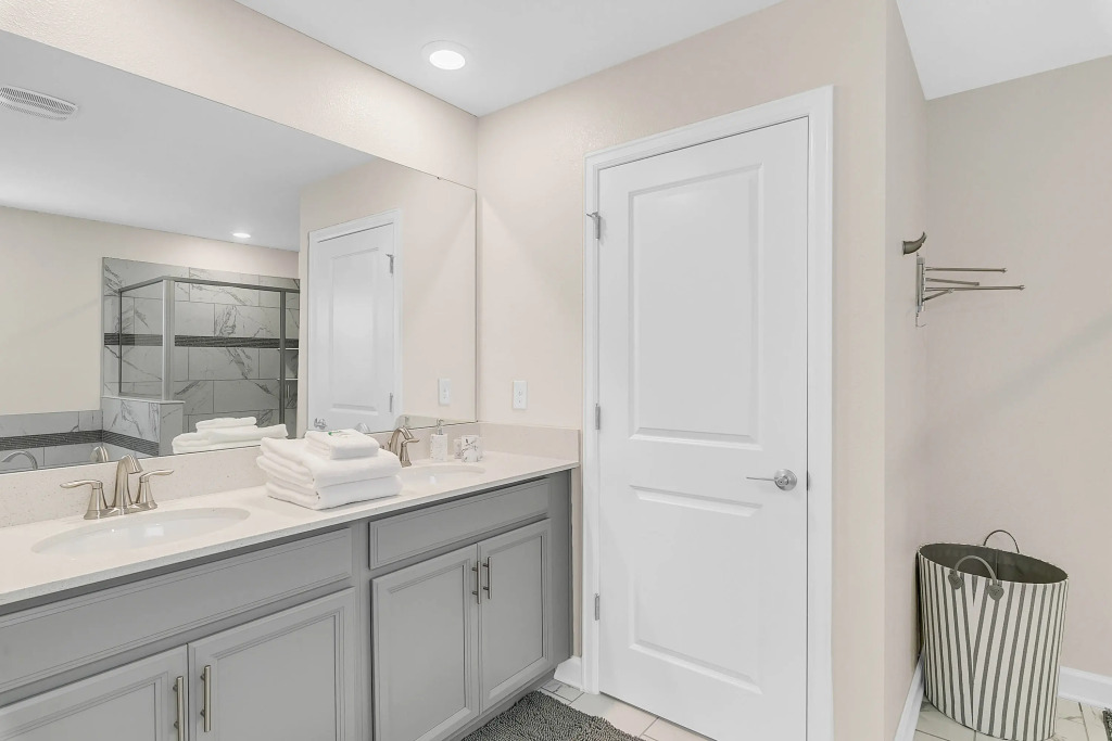 6 Bedrooms 6 Bathrooms Storey Lake 2875 Sc