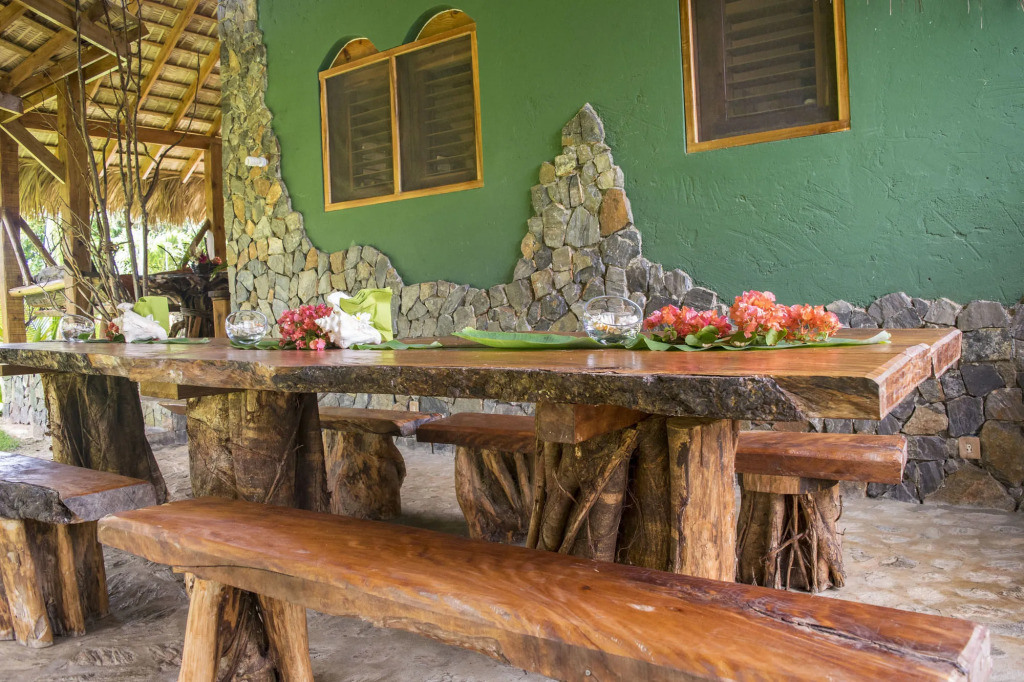 CHALET TROPICAL Hotel & Pool Bar Restaurant