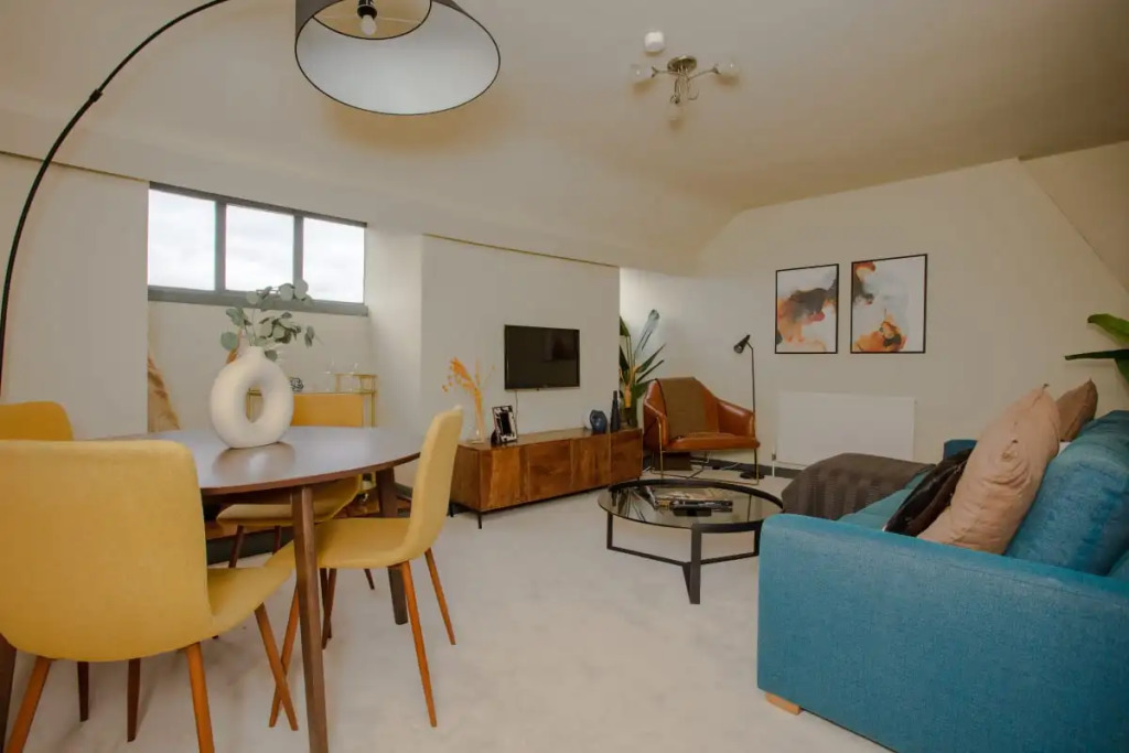 The Crescent Moon - Elegant 1bdr Flat