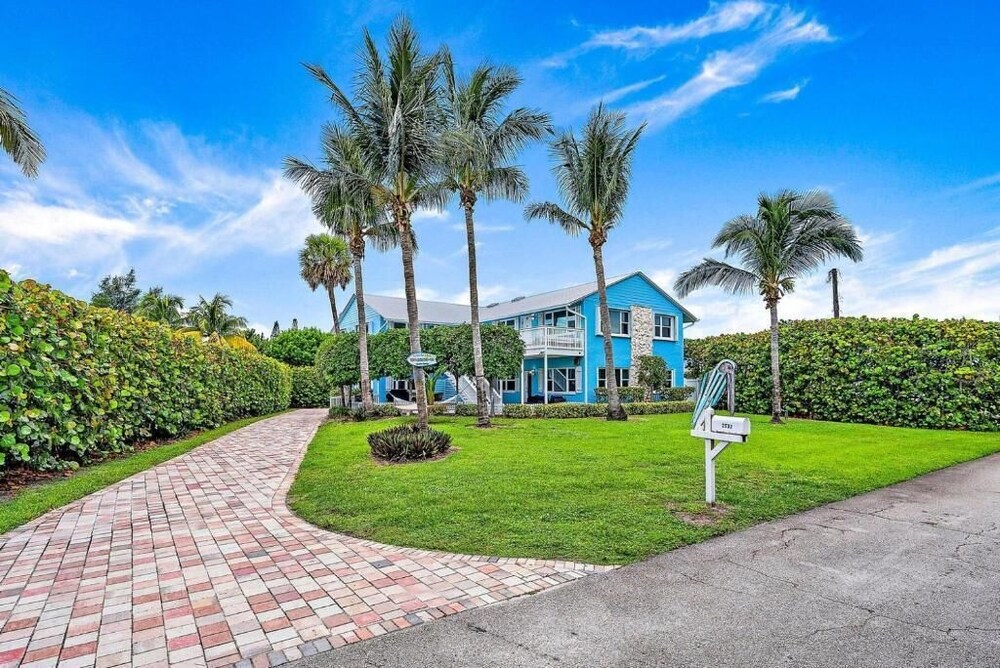 Hutchinson Island Beach Retreat | Pets Welcome