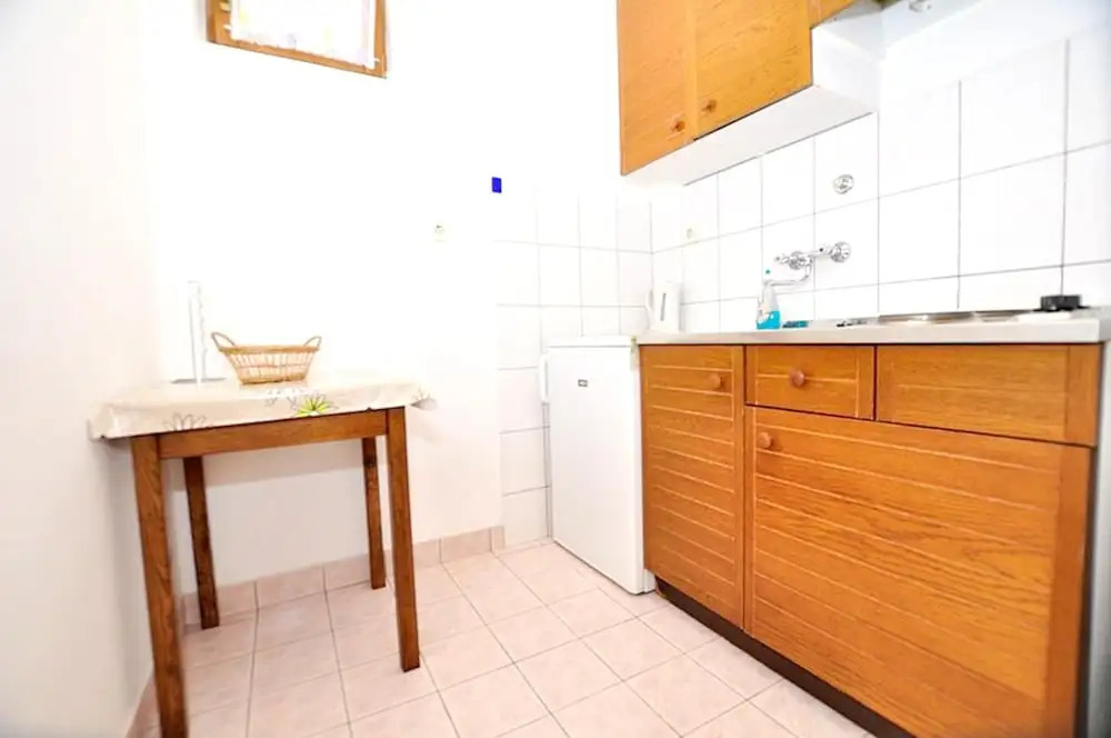 Studio in Živogoš?e, With Wonderful sea View, Enclosed Garden and Wifi - 50 m From the Beach