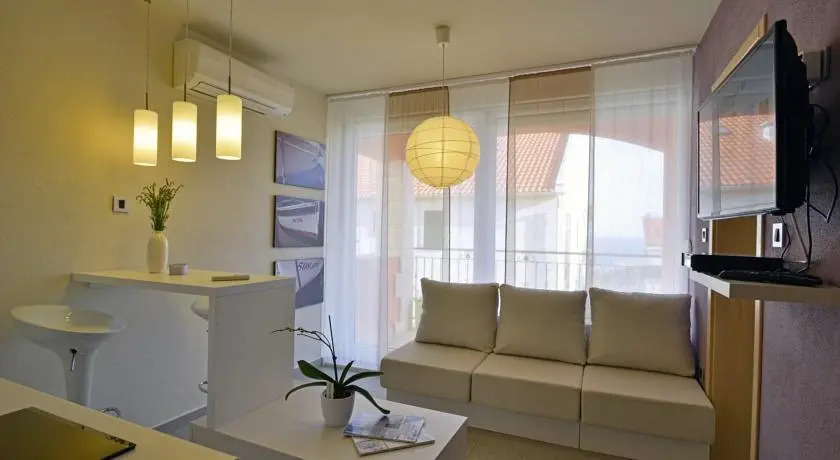 Deluxe Apartments Primi