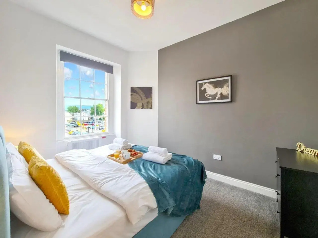 Brand New 2 Bedroom Regency Apartment In Cheltenham Town Centre - Sleeps Up To 6