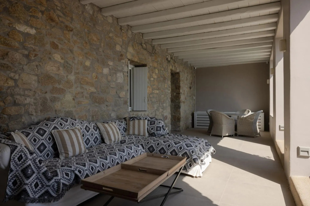 Luxury Apartment with Swimming Pool 2B