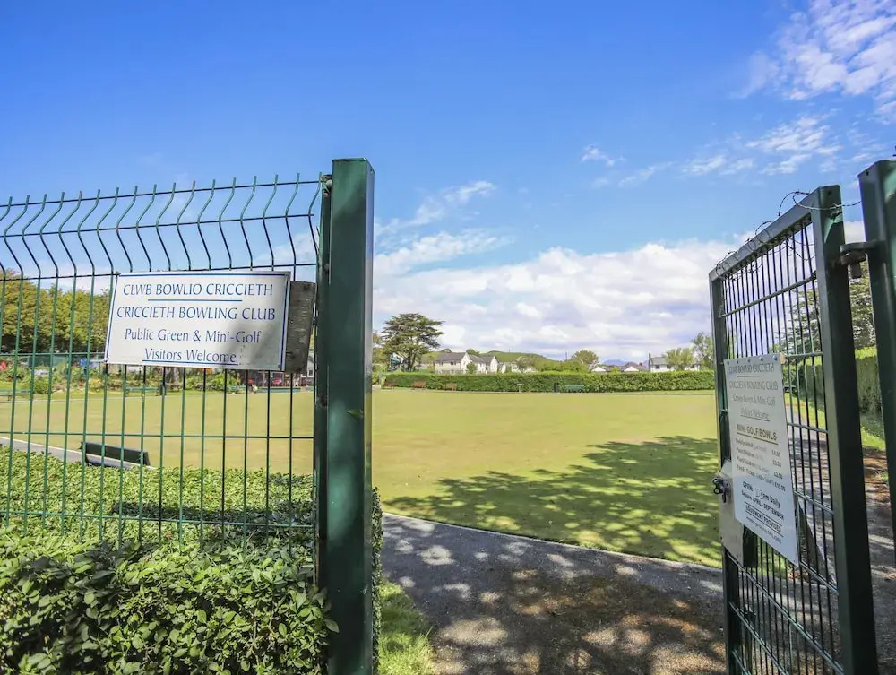 Golygfa'r Gastell / Castle View