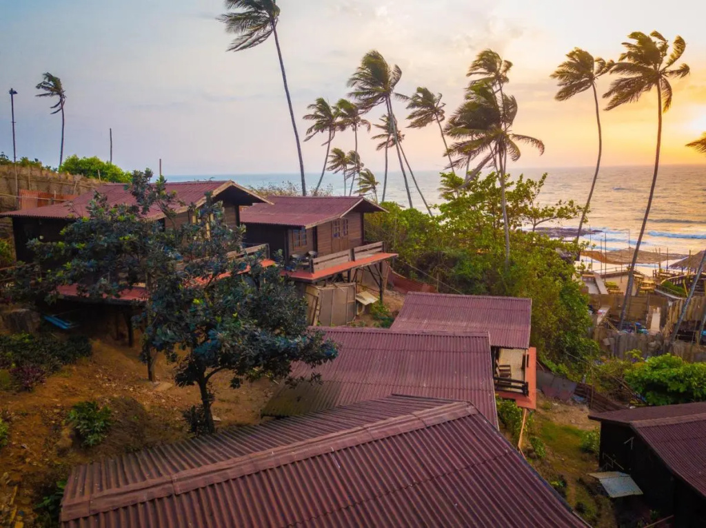 Alcove Beach Resort