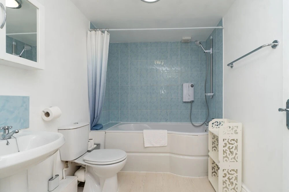 Spacious 2 Bed Southville Flat Near Harbourside