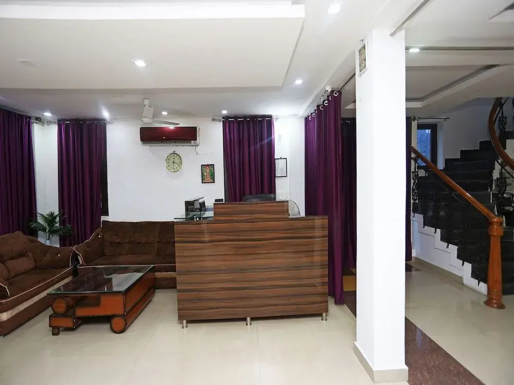 OYO 18648 Raj Inn