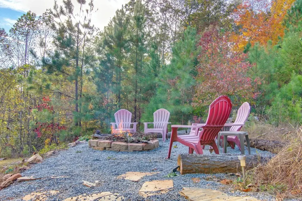 7 Mi to Lake Lure: Mill Spring Cabin w/ Hot Tub
