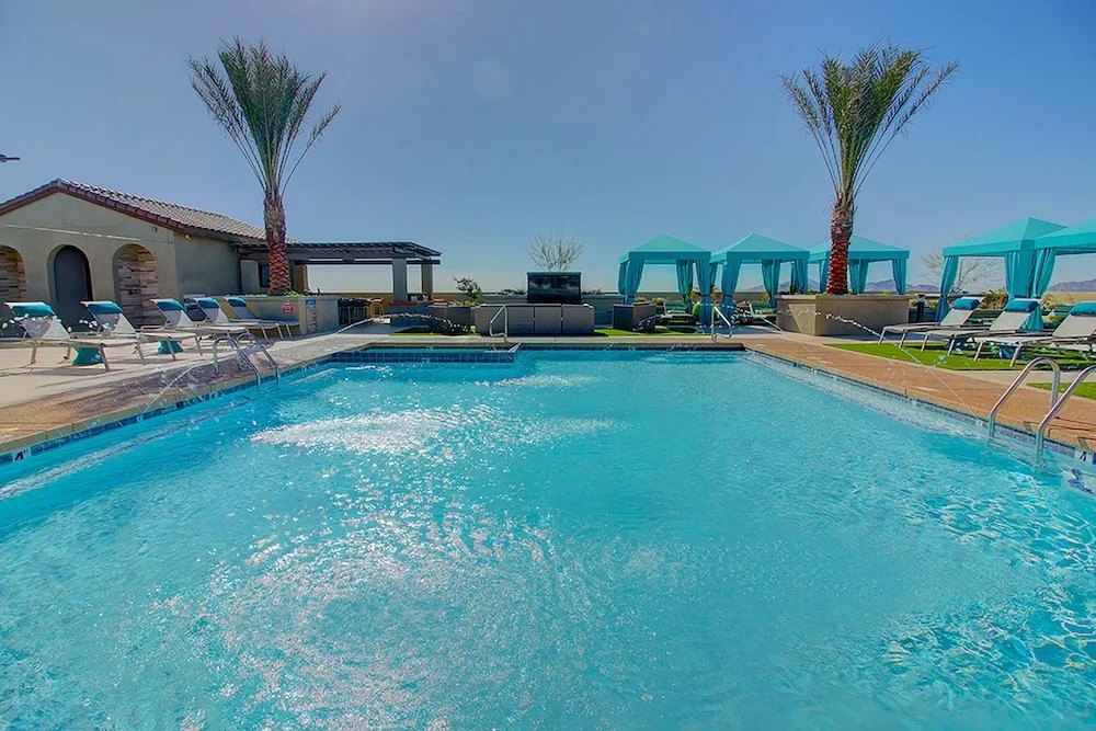 Rooftop Pool, Views, Close to Shops & Dining 1131