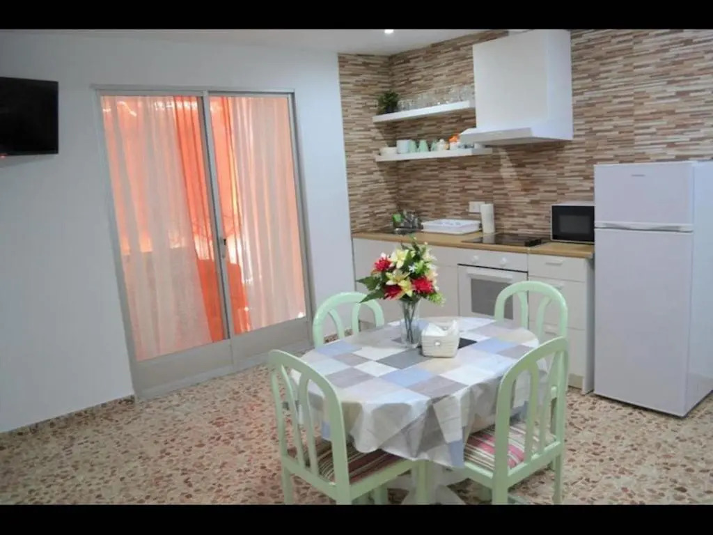 Beautiful 1 Bedroom Apartment With Gallery and Air Conditioning Cb6yr