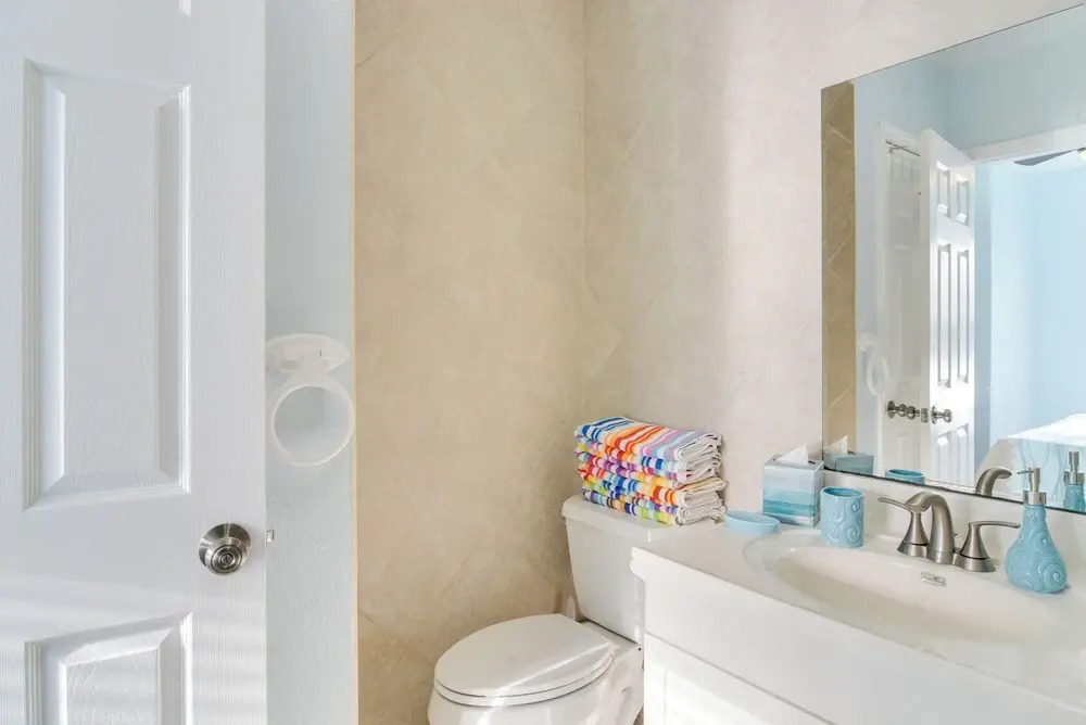 Condo w/ Community Pool - Walk to Madeira Beach!