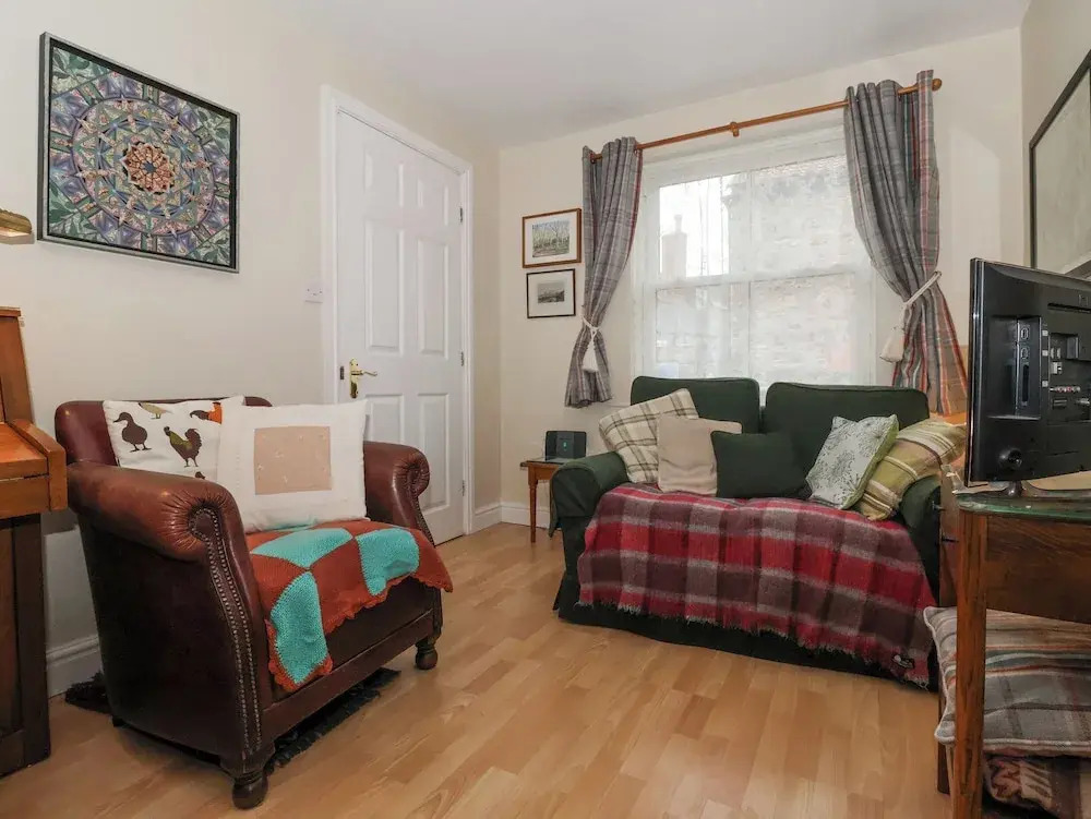 3 Westgate Mews