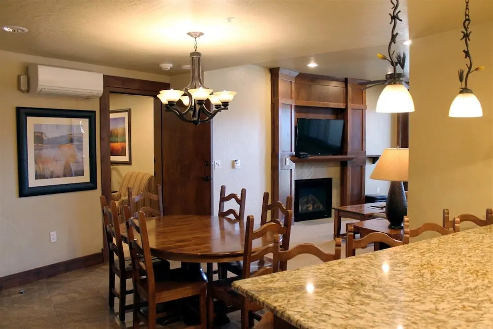 Grand Timber Lodge