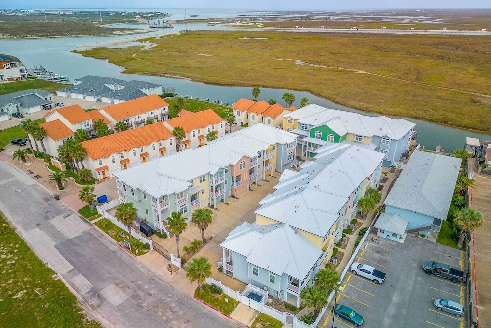 Corpus Christi Home w/ Golf Cart: Walk to Beach