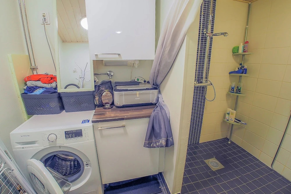 Eazy Home nearby Highway-Apartment or Private Room or Shared Room with Shared Big Kitchen,Shower,Toilet & Free Parking