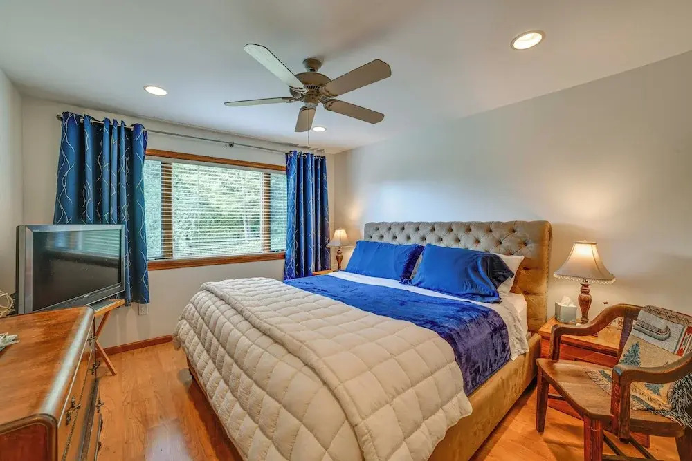 Serene Home w/ Deck, Pond & Mtn Views in Jefferson