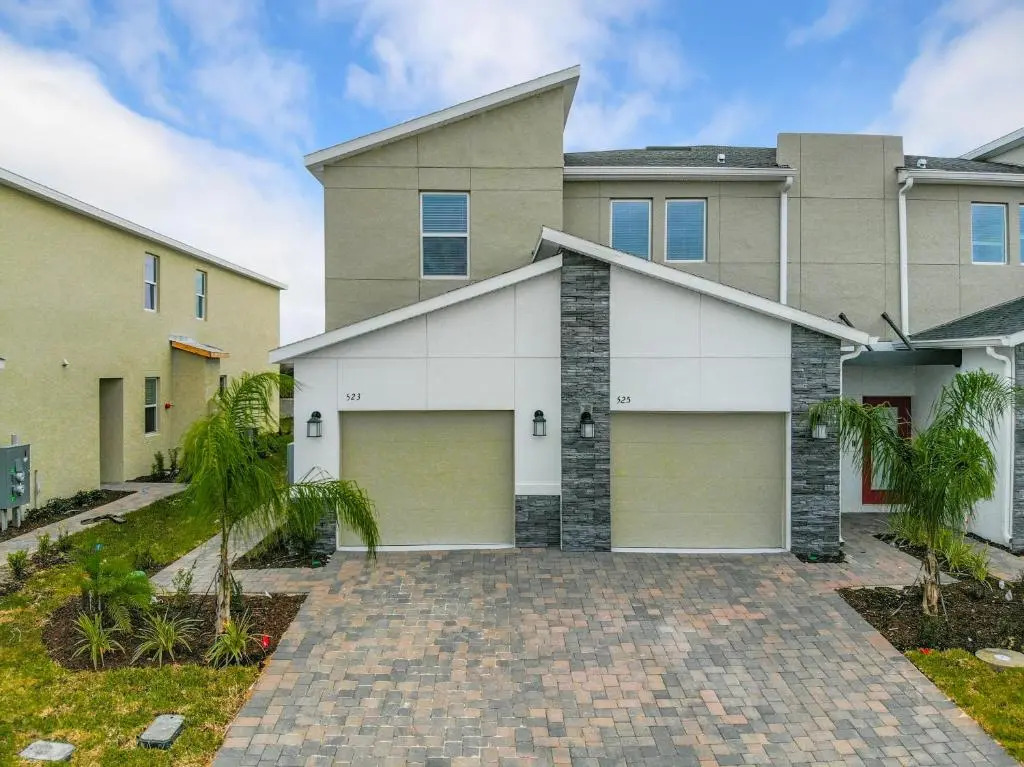 Fantastic Stylish 2BR condo in Four Corners with free Waterpark