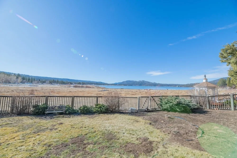 Alpine Lakefront - Lakefront Cabin And All The Amenities Really Fun From The Pool Table And Spa 3 Bedroom Home