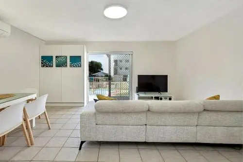 Beachcomber Unit 4,- Beachside Unit -