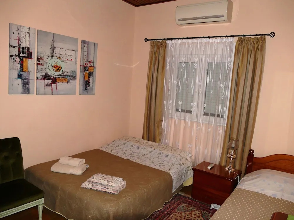 Home With Small Pool 37 Km From Athens Easily Accessible By Public Transport