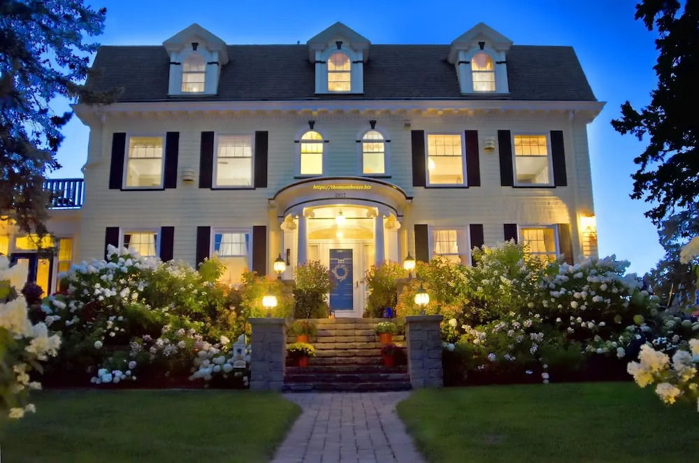 A G Thomson House Duluth Bed and Breakfast