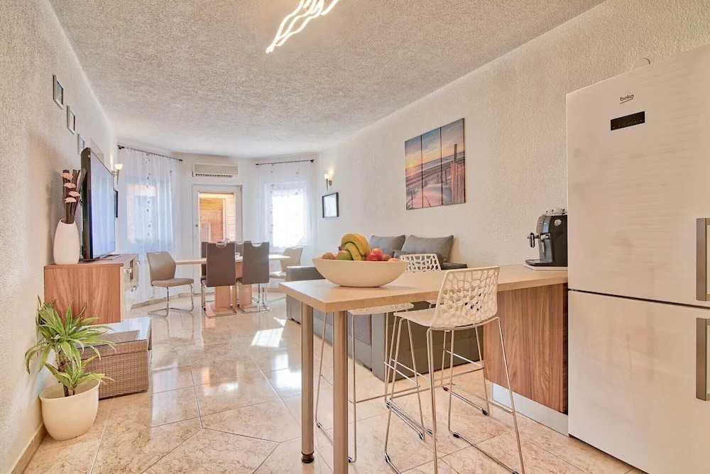 Apartment 1835