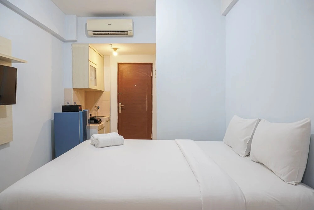 Simple with Affordable Price Studio Puri Park View Apartment