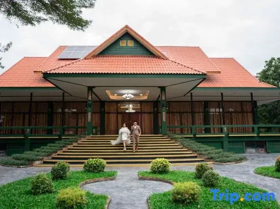 Sun Moon Tree Resort & Recreation