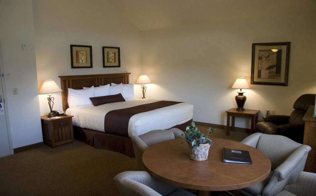 Casper C'mon Inn Hotel & Suites