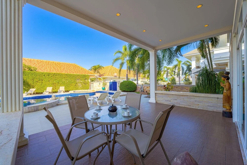 Luxurious 5-Bedroom Private Pool Villa! PV6