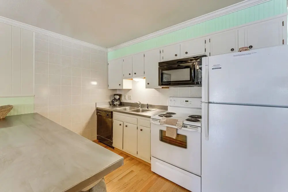 Main Street Red River Condo w/ Fireplace & Views!