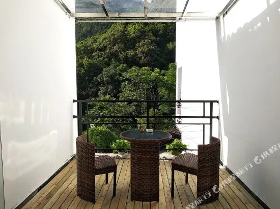Yaoli Wolongtan Hotel