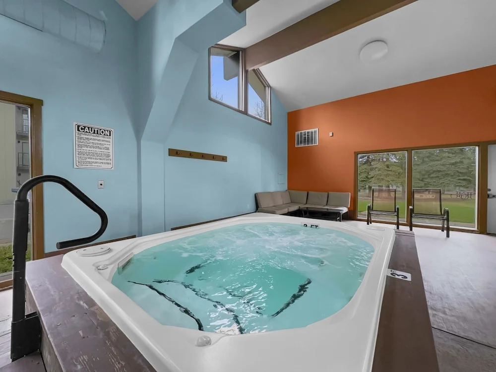 A106 Lake Cliffe 2 Bedroom Condo