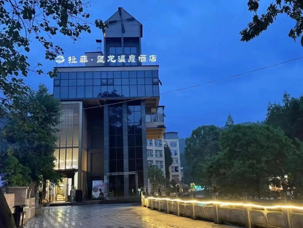 Lafei Yulong Hot Spring Hotel