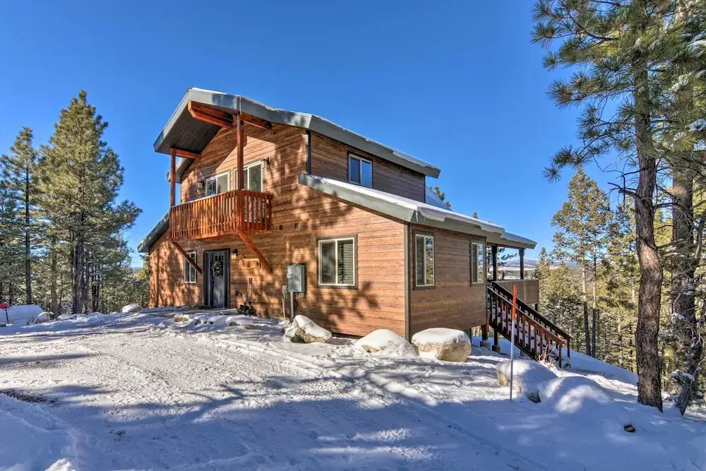 'longview Lodge' w/ Furnished Deck & Fire Pit!