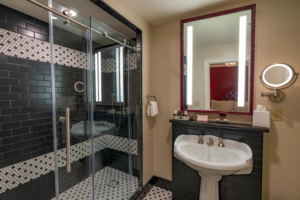 Dauphine Orleans Hotel