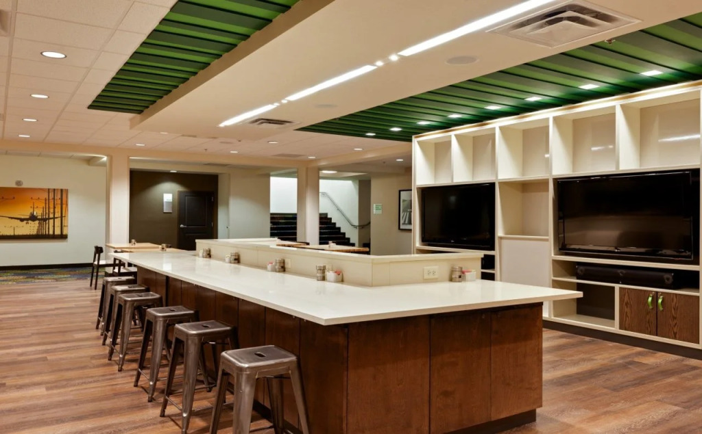 Holiday Inn & Suites Atlanta Airport North by IHG