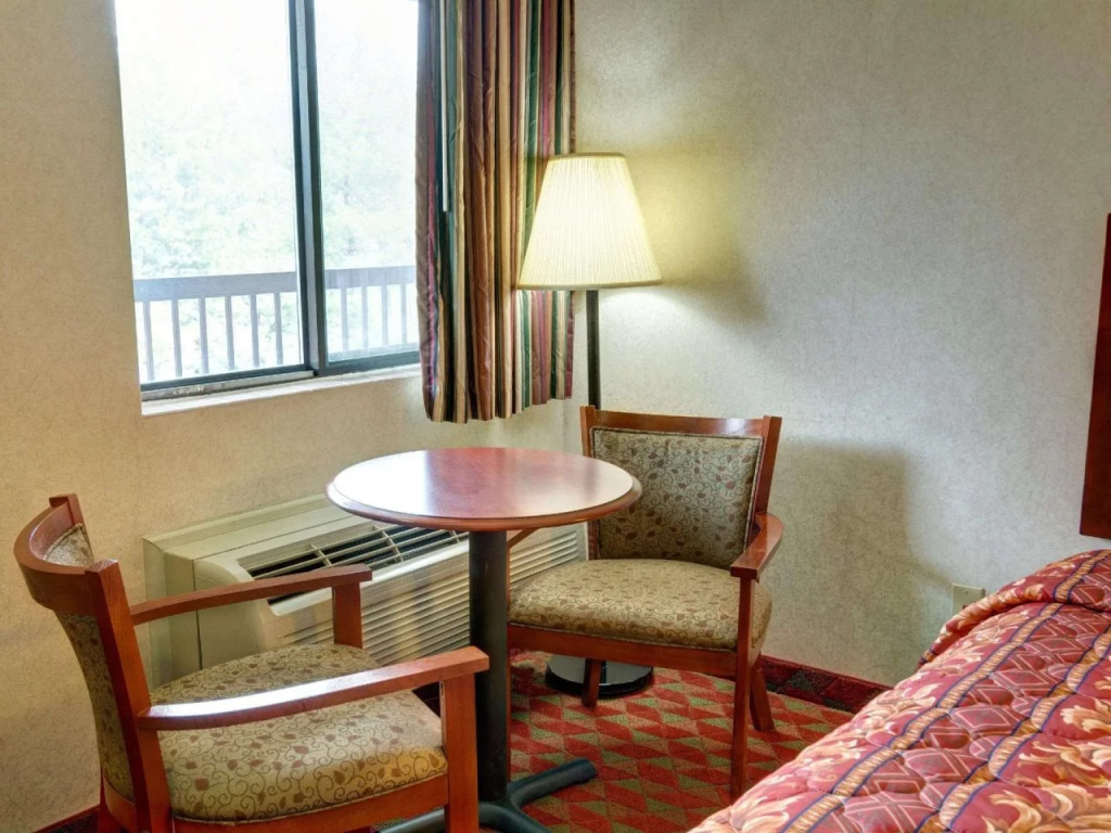 Econo Lodge College Park