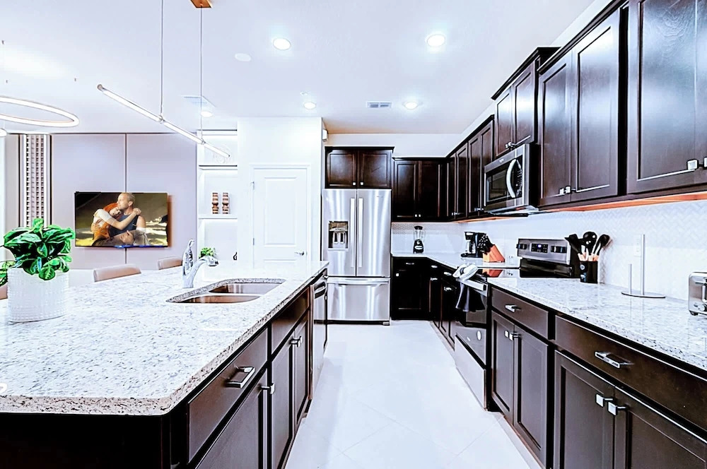 Spacious Townhome With Private Pool Near Theme Parks