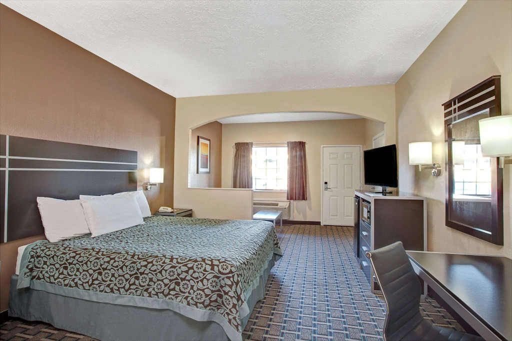 Days Inn & Suites by Wyndham Houston North - Spring